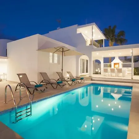Puerto Del Carmen Sleeps 9 With Pool Air Con And Wifi ヴィラ プエルト・デル・カルメン