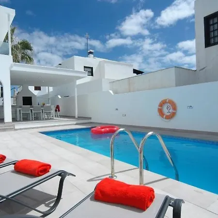 Puerto Del Carmen Sleeps 9 With Pool Air Con And Wifi فيلة بويرتو ذيل كارمين