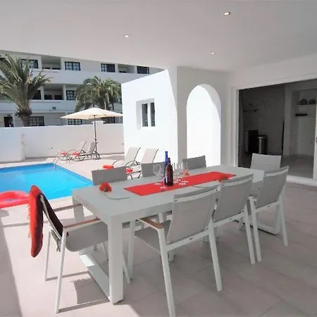 Puerto Del Carmen Sleeps 9 With Pool Air Con And Wifi