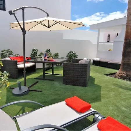 Puerto Del Carmen Sleeps 9 With Pool Air Con And Wifi *
