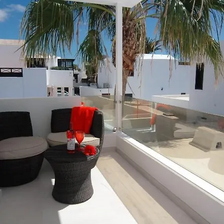 Puerto Del Carmen Sleeps 9 With Pool Air Con&wifi *