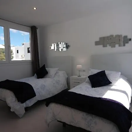 Puerto Del Carmen Sleeps 9 With Pool Air Con&wifi